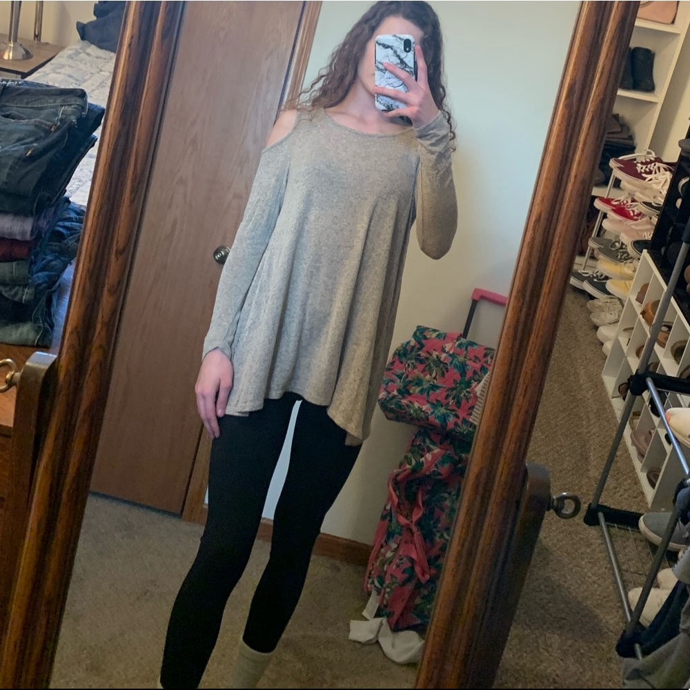Acemi | Cold Shoulder Top